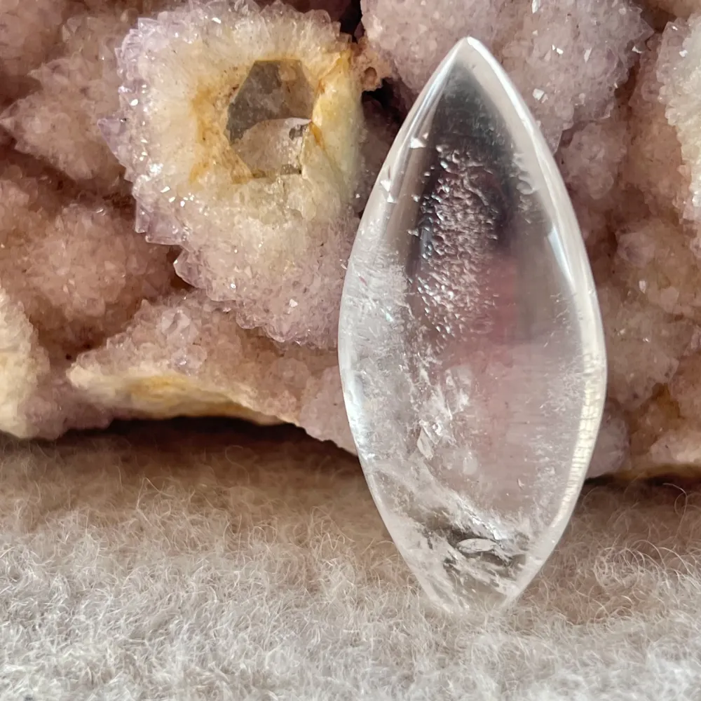 Angel tears bezbarwny kwarc/kryształ górski walcowany kamień/kaboszon m2