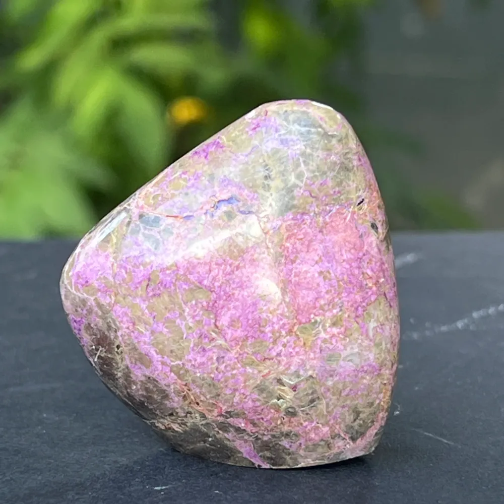 Atlantisit Sculpture Mini (Stichtit, Serpentin) Model 2