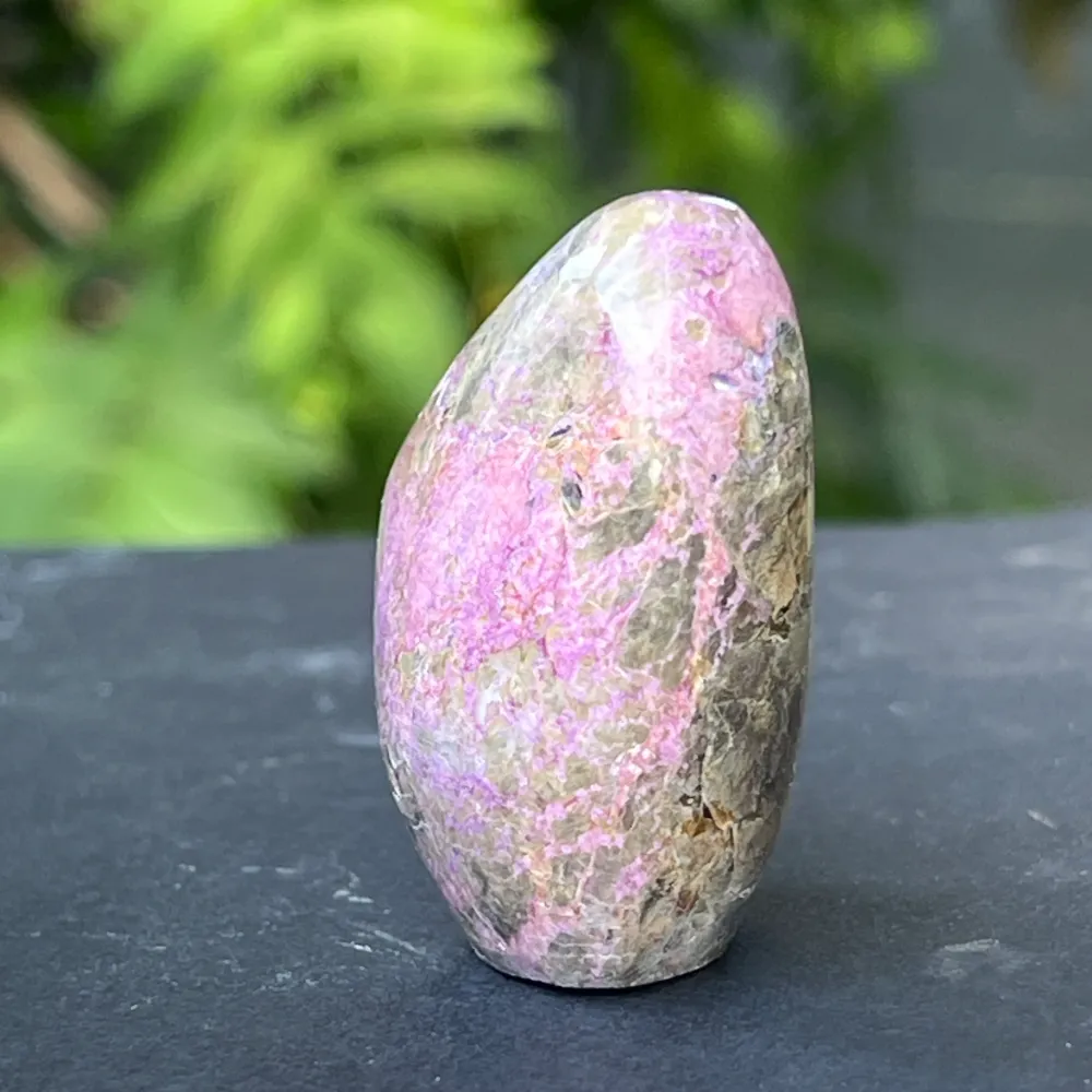 Atlantisit Sculpture Mini (Stichtit, Serpentin) Model 2