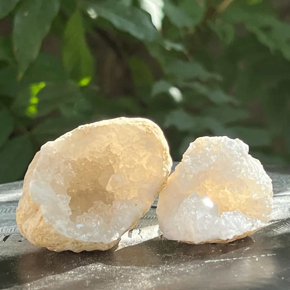 Bezbarwny model kryształu górskiego Geode kwarcowy 1