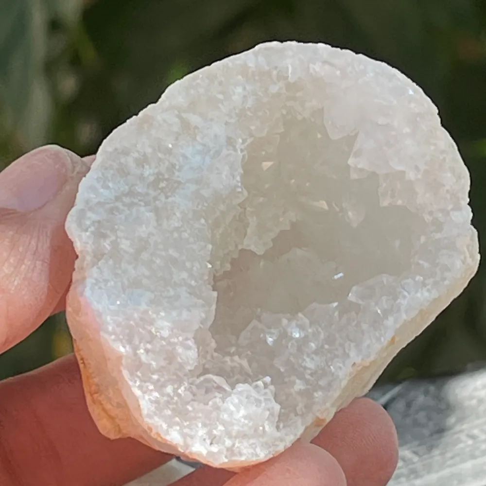 Bezbarwny model kryształu górskiego Quartz Geode 7