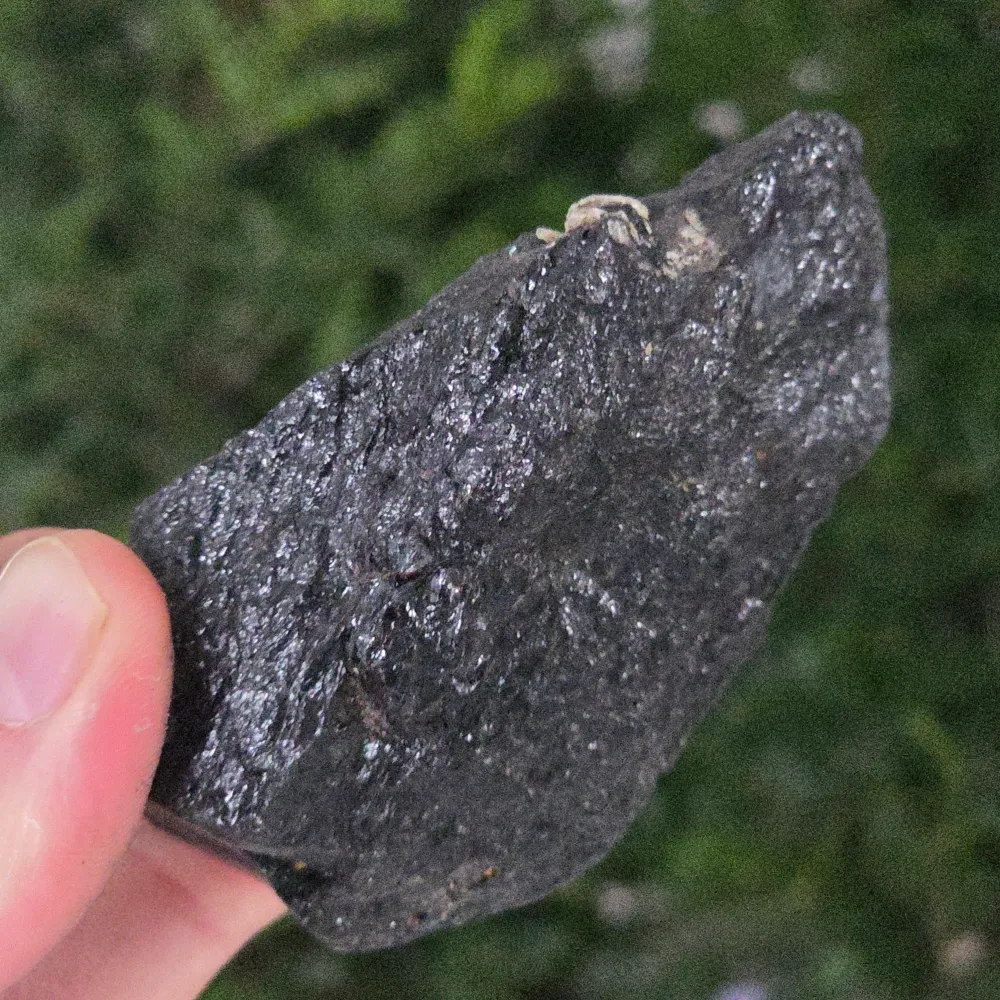 Black Tourmaline Gross Stone L1