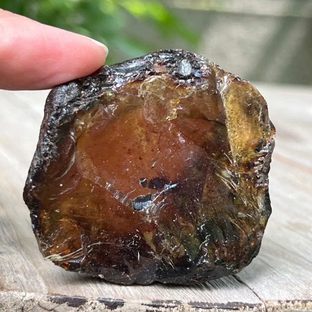 Bursztyn kopalny z Indonezji – żywica naturalna | Model 6