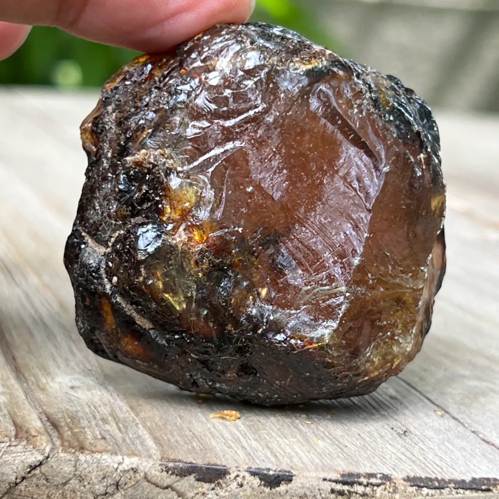 Bursztyn kopalny z Indonezji – żywica naturalna | Model 6