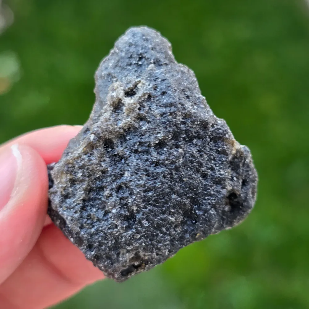 Czarny tektyt, meteoryt z surowego kamienia, tektyt m4