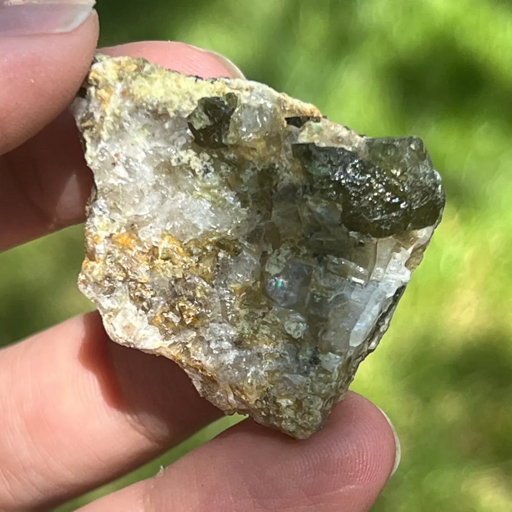 Demantoid Green Garnet na matrycy - próbki brutto z Erongo, Namibia | Model 5