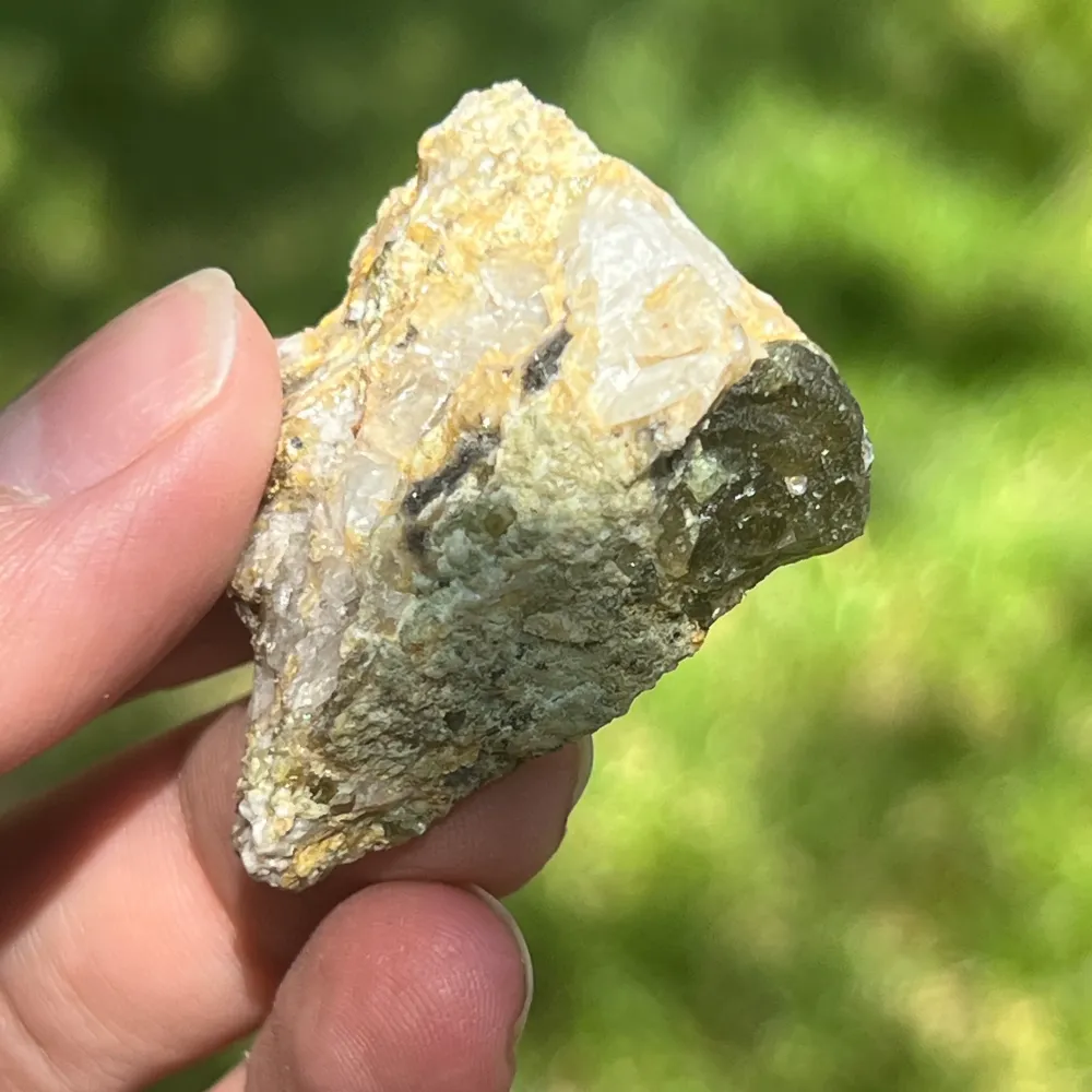 Demantoid Green Garnet na matrycy - próbki brutto z Erongo, Namibia | Model 5