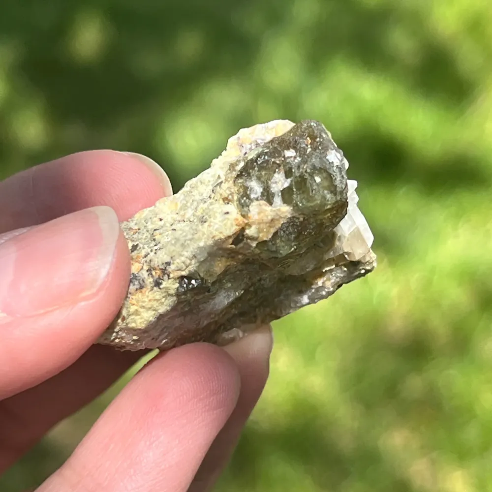 Demantoid Green Garnet na matrycy - próbki brutto z Erongo, Namibia | Model 5
