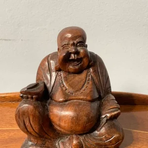 Figurka ręcznie rzeźbiona w drewnie "Roześmiany Budda"