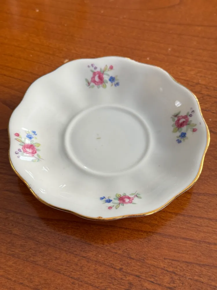 Filiżanka ze spodkiem, porcelana, złocona