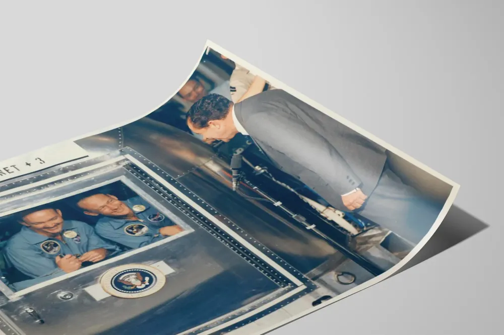 Historyczny plakat Apollo 11 z prezydentem Richardem Nixonem i astronautami
