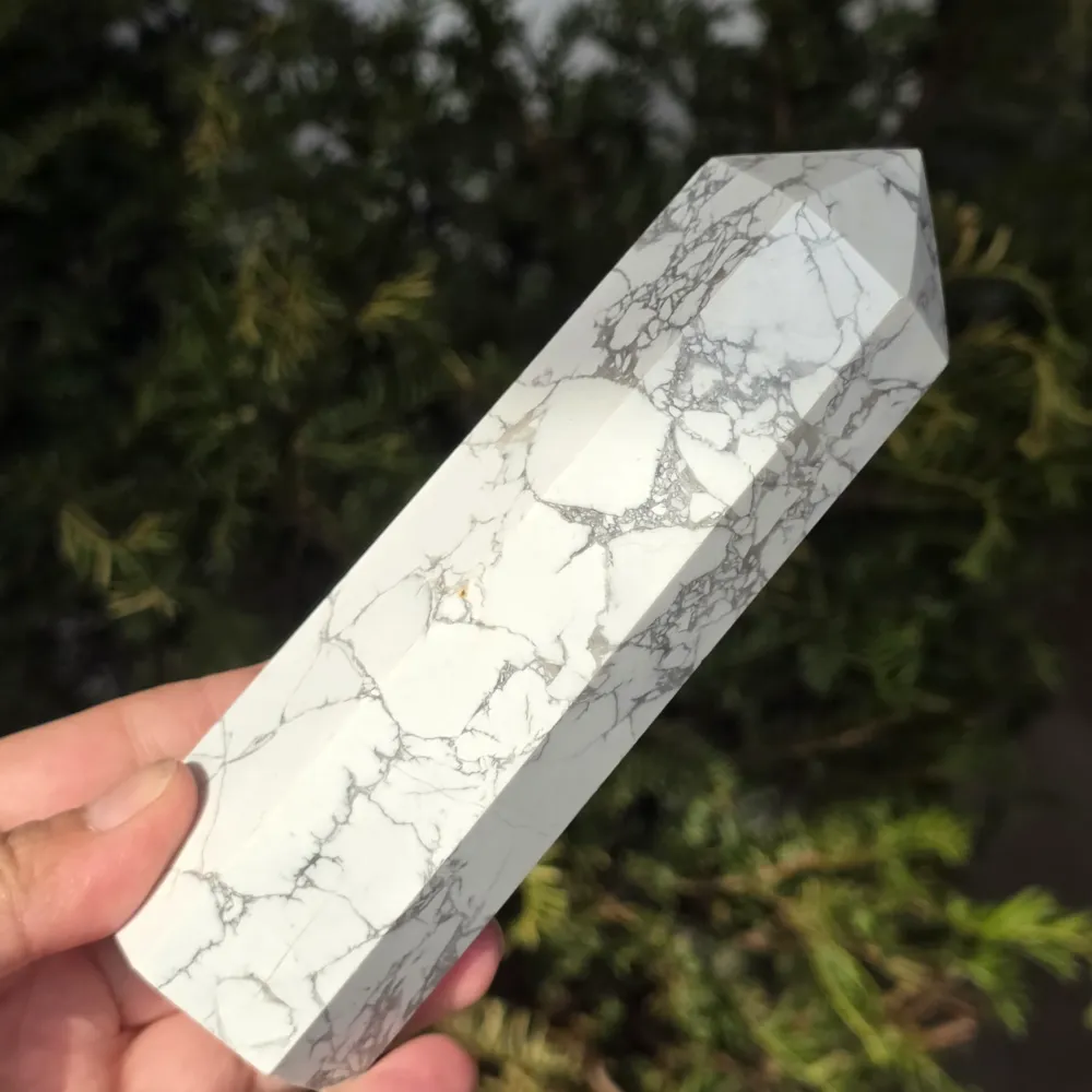 Obelisk z białego howlitu | Model L6