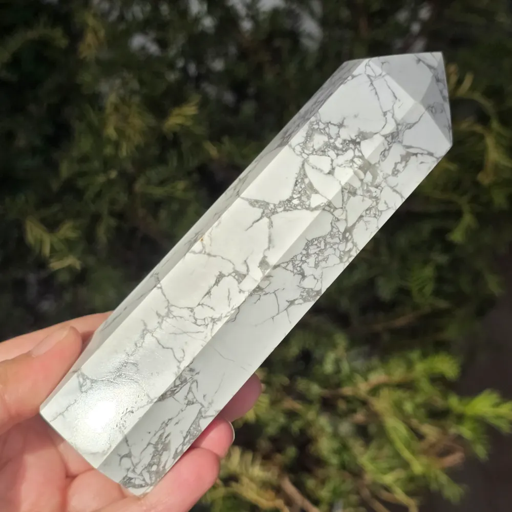 Obelisk z białego howlitu | Model L6