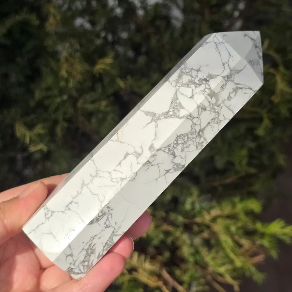 Obelisk z białego howlitu | Model L6