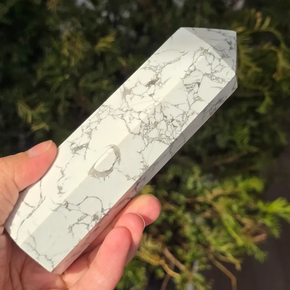 Obelisk z białego howlitu | Model L6