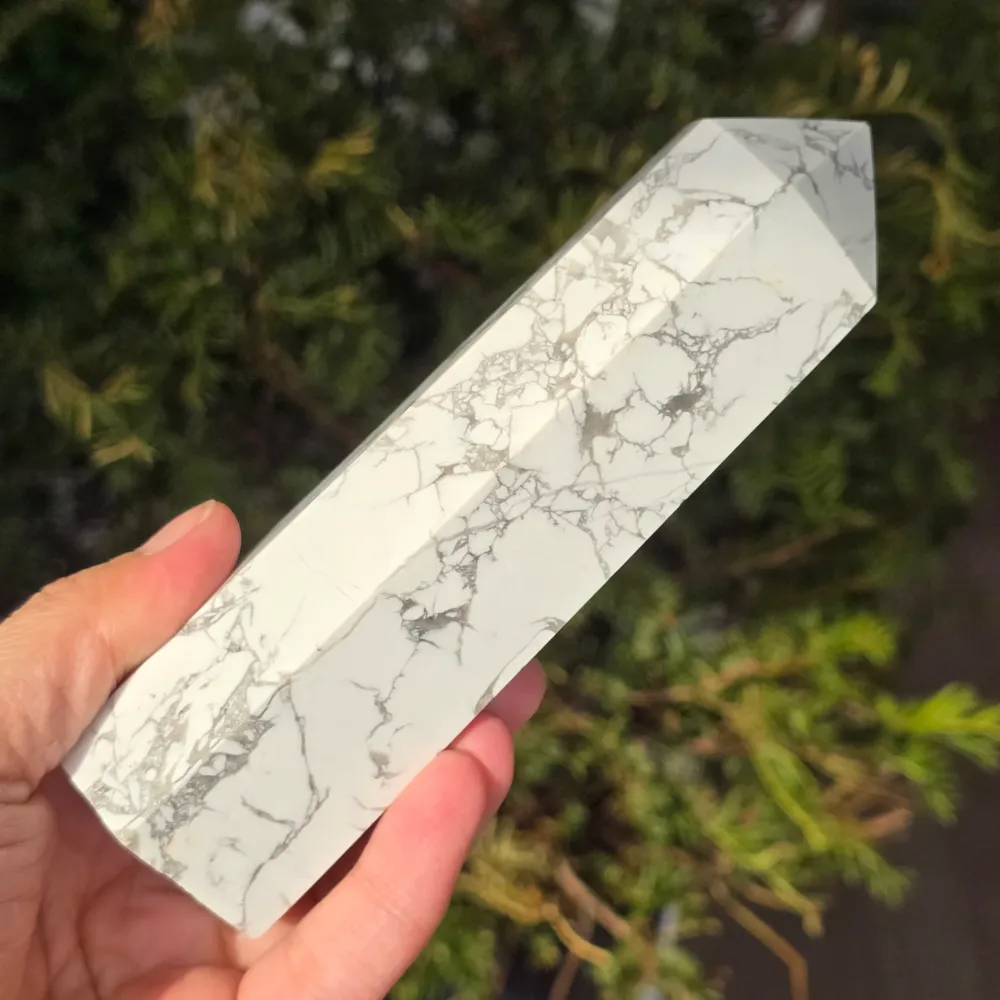 Obelisk z białego howlitu | Model L6