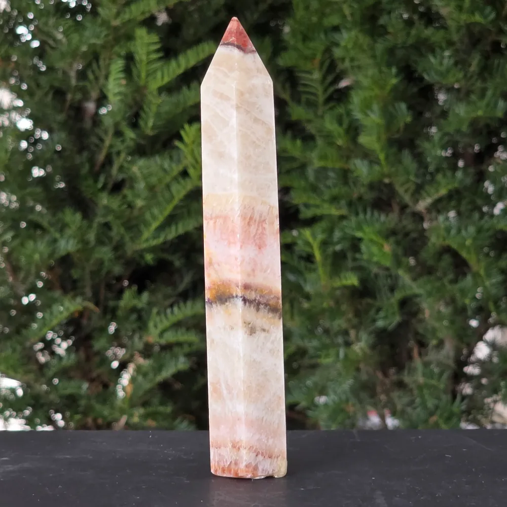 Obelisk z pomarańczowego onyksu w paski | Model 2