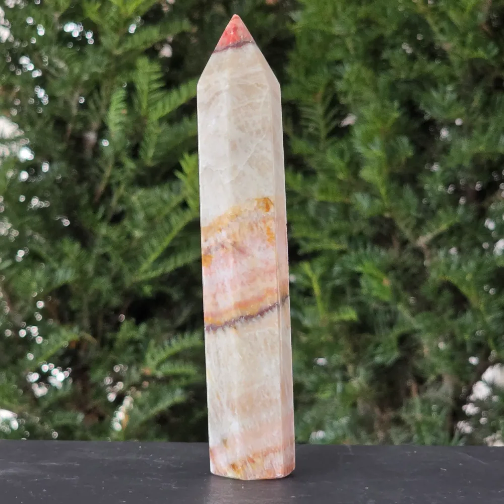 Obelisk z pomarańczowego onyksu w paski | Model 2