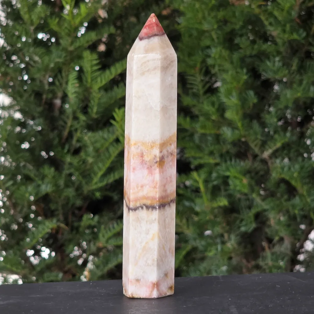 Obelisk z pomarańczowego onyksu w paski | Model 2