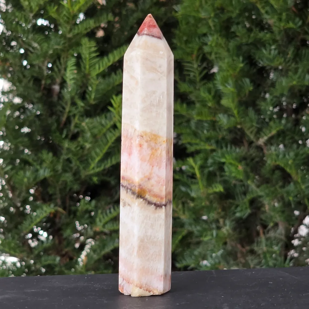 Obelisk z pomarańczowego onyksu w paski | Model 2