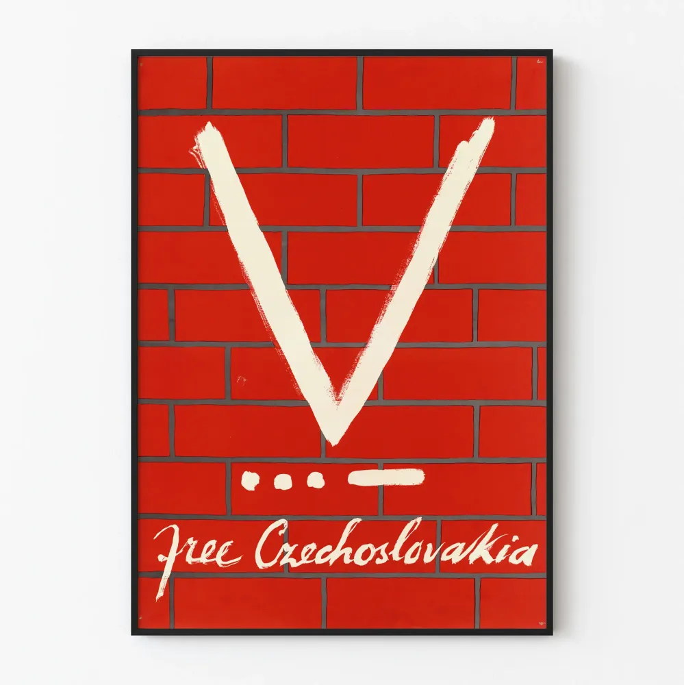 Plakat ścienny Free Czechosłowacja design V biały na ścianie z czerwonych cegieł
