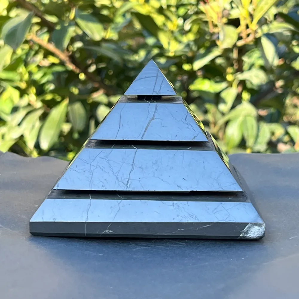 Pyramid Shungit 10 cm Sakkara