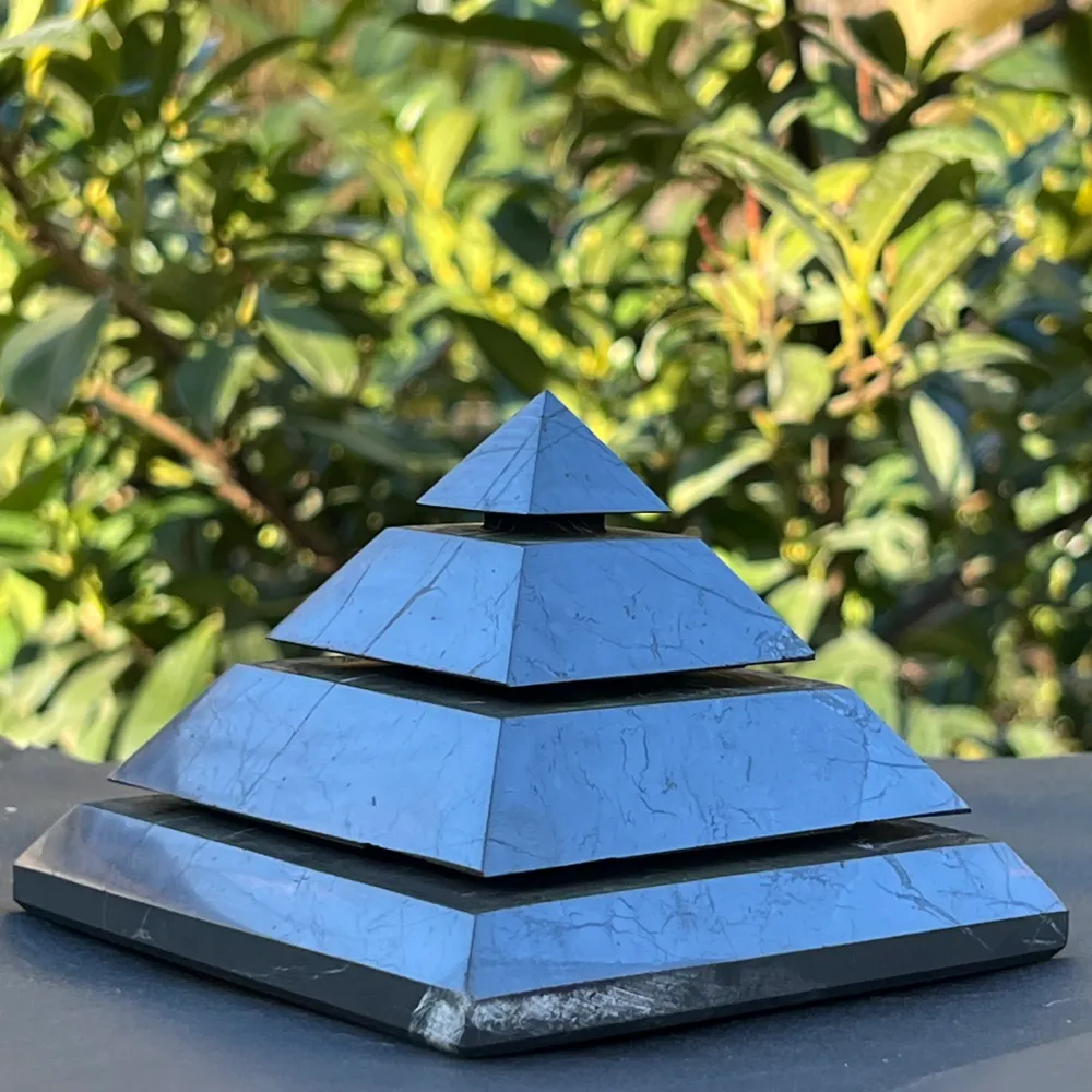 Pyramid Shungit 10 cm Sakkara
