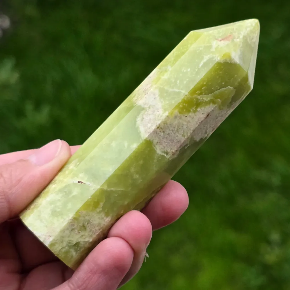 Żółta serpentynowa wież/obelisk model 8