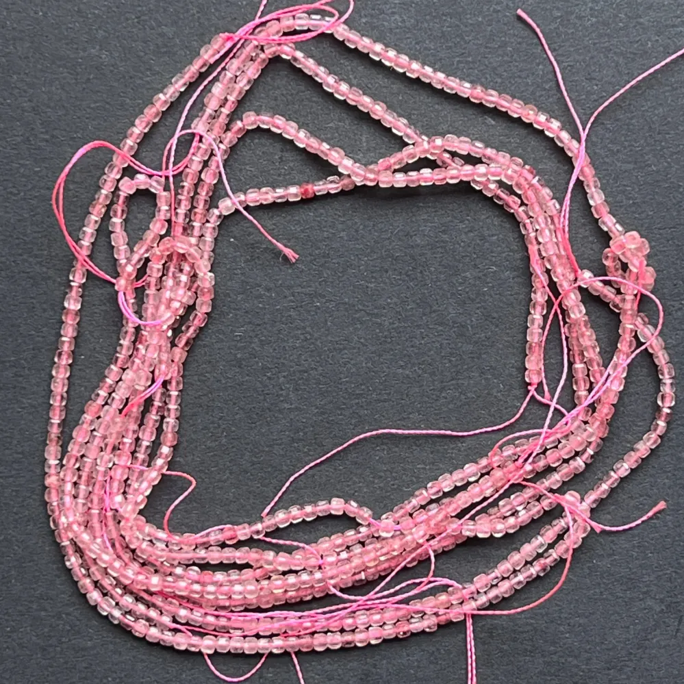 Sirag Beads Semiprecioous Stones Kubki kwarcowe Truskawki