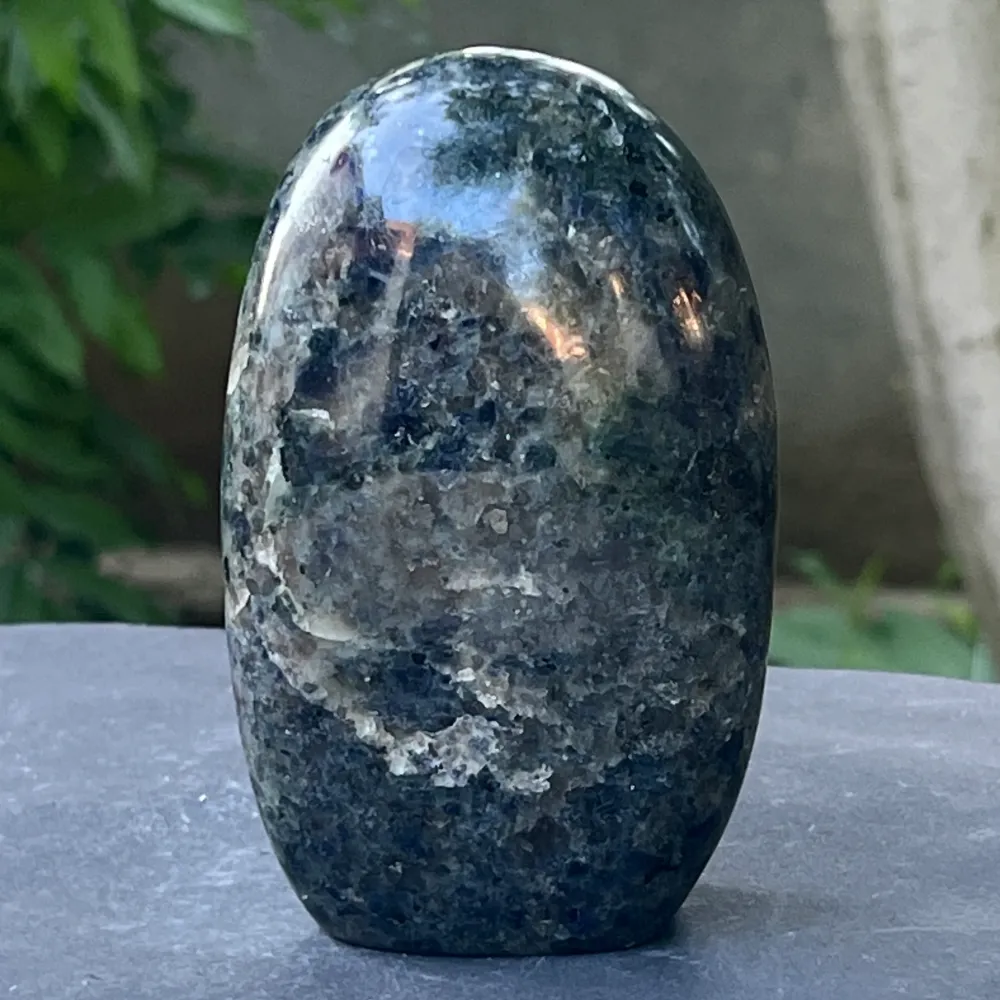 Struktura rzeź Ilite (szafir wody) z Madagaskaru modelu 5