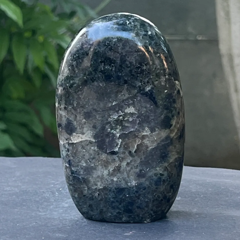 Struktura rzeź Ilite (szafir wody) z Madagaskaru modelu 5