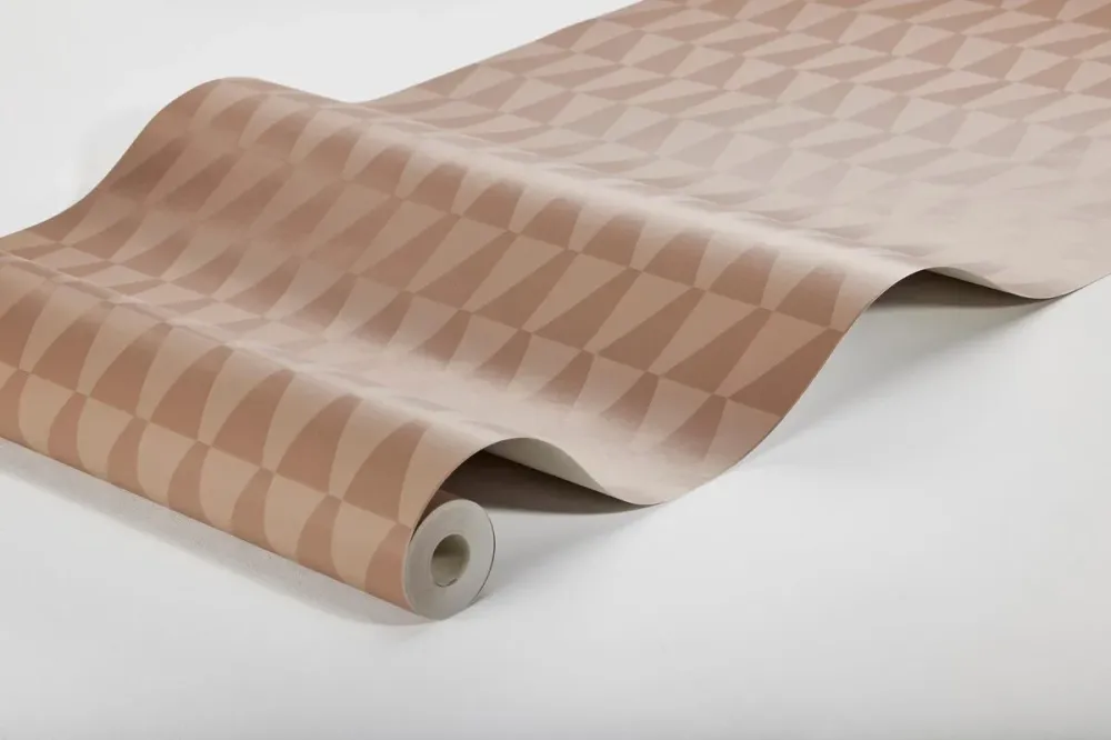 Tapeta flizelinowa papierowa z geometrycznym wzorem TRAPEZ brudny róż z beżowym
