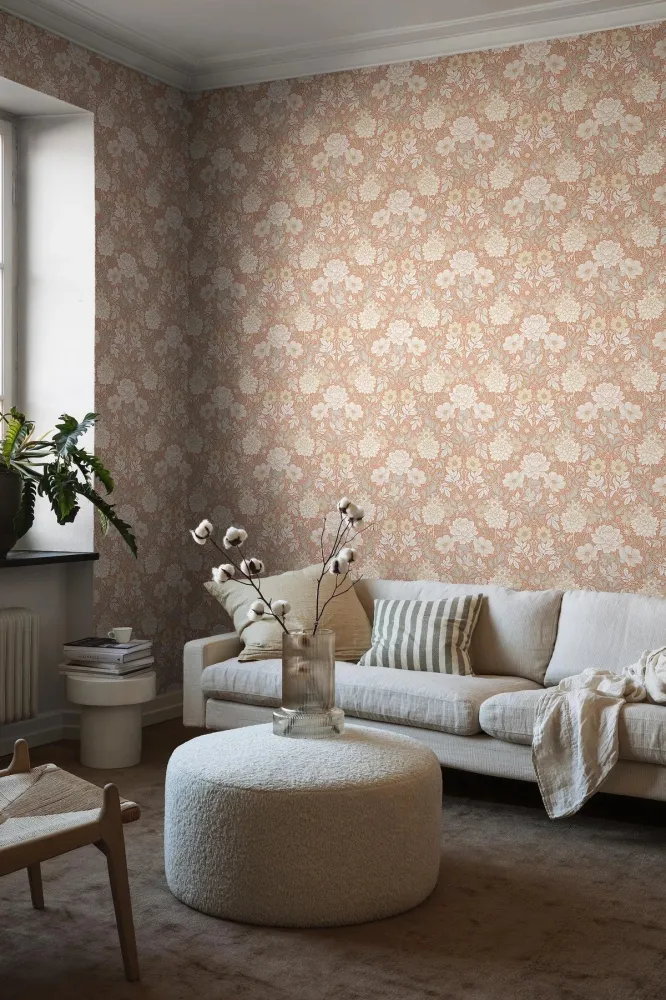 Tapeta flizelinowa papierowa z roślinnym wzorem DAHLIA GARDEN terakota z ciepłym białym