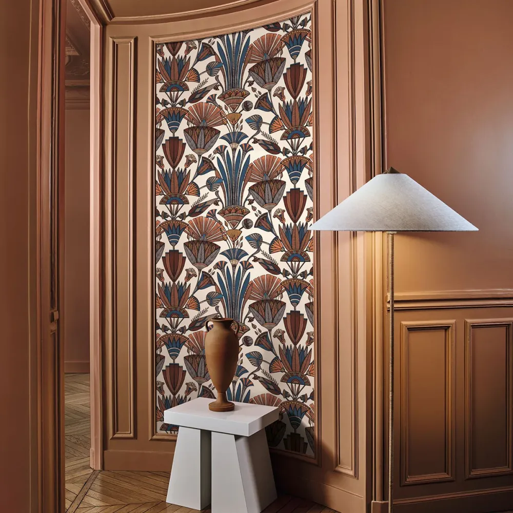 Tapeta z motywem roślinnym DENDERAH - CRÈME/TERRACOTTA kremowy z terakotą