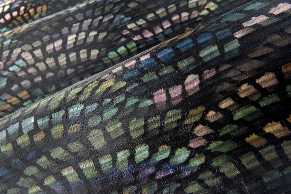 Tapeta strukturalna tekstylna z abstrakcyjnym wzorem wachlarzy DANDELION CRANES ciemny zielony z żółtym