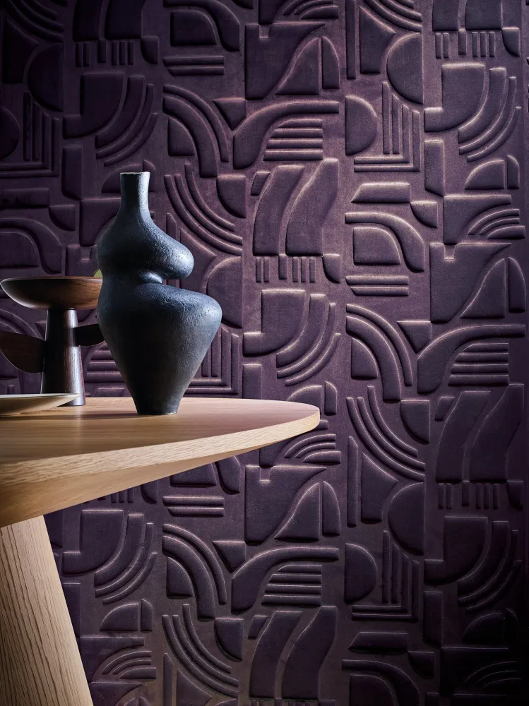 Tapeta tekstylna strukturalna z geometrycznym wzorem ARCANE - AUBERGINE burgundowy