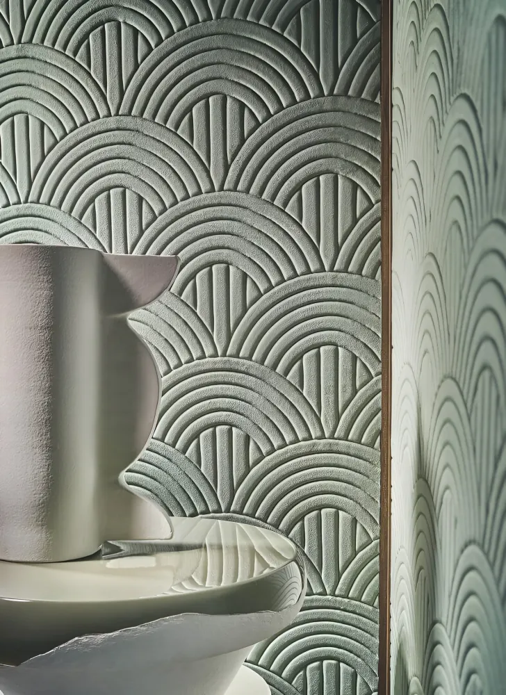 Tapeta tekstylna strukturalna z geometrycznym wzorem łuków VOLUTIS - GRÈGE szarobeżowy