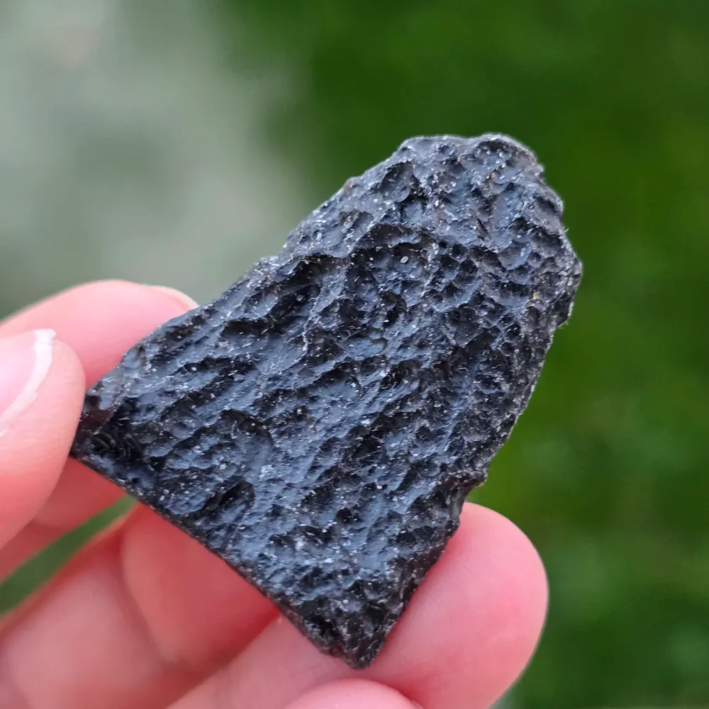 tektyt, nieobrobiony meteoryt kamienny, tektyt m12