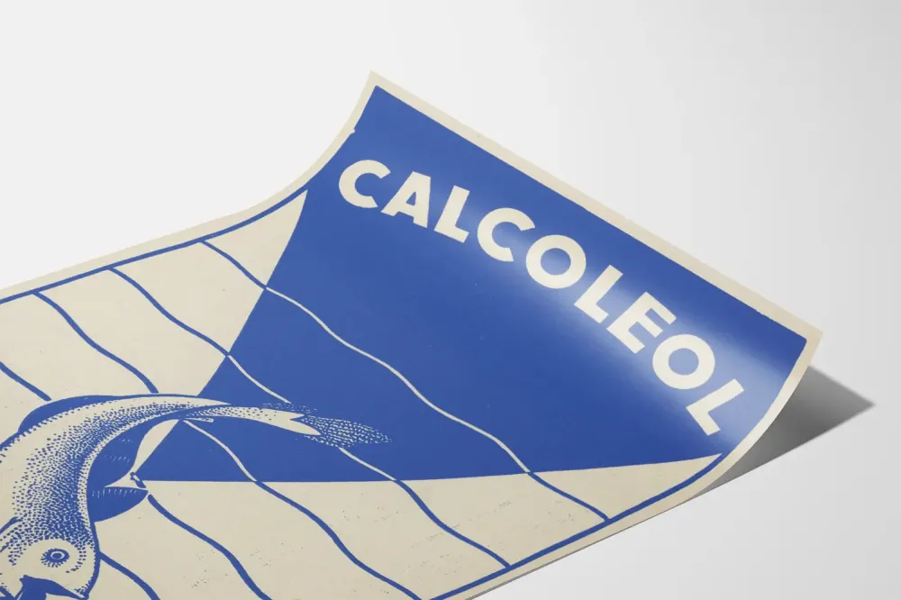 Vintage plakat niebieski Calcoleol z stylizowaną rybą