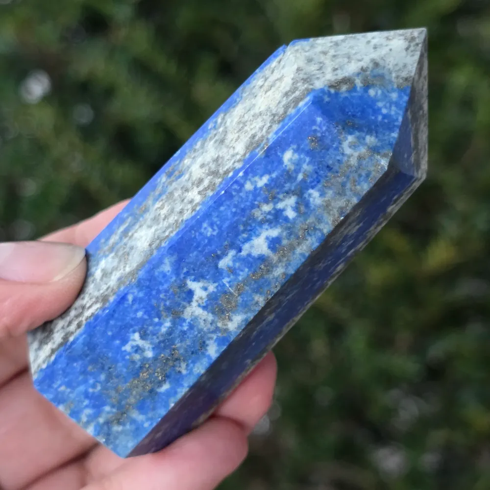 Wież/obelisk z lapis lazuli m28