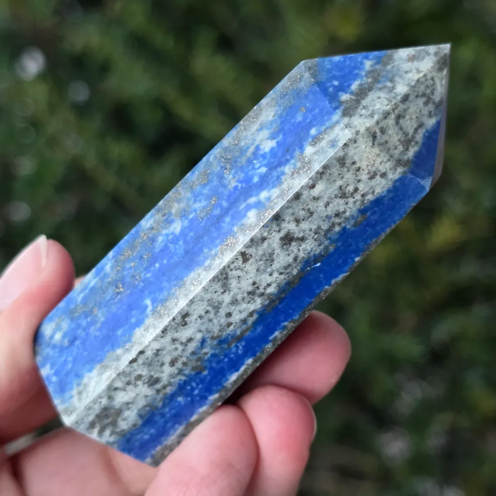 Wież/obelisk z lapis lazuli m28