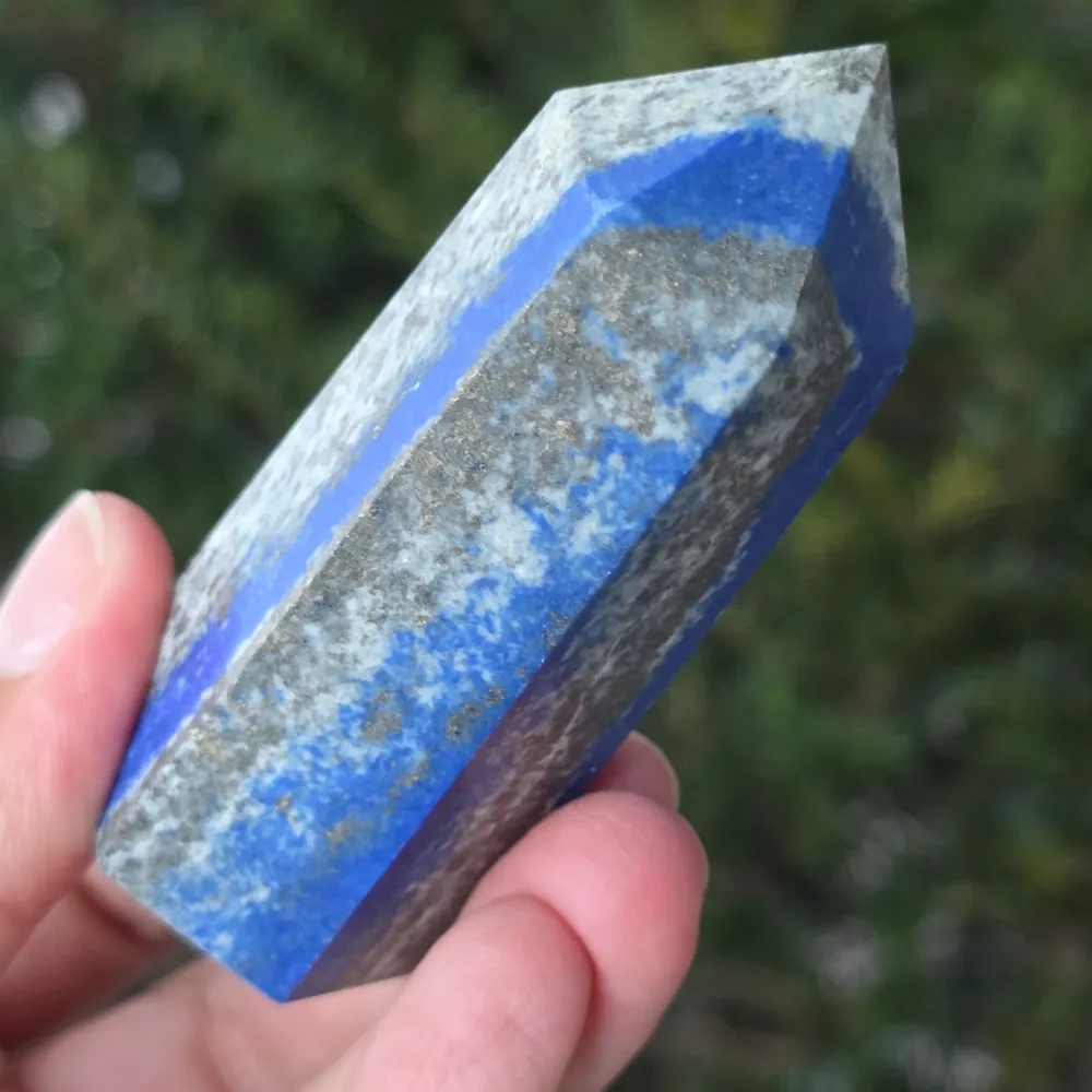 Wież/obelisk z lapis lazuli m28
