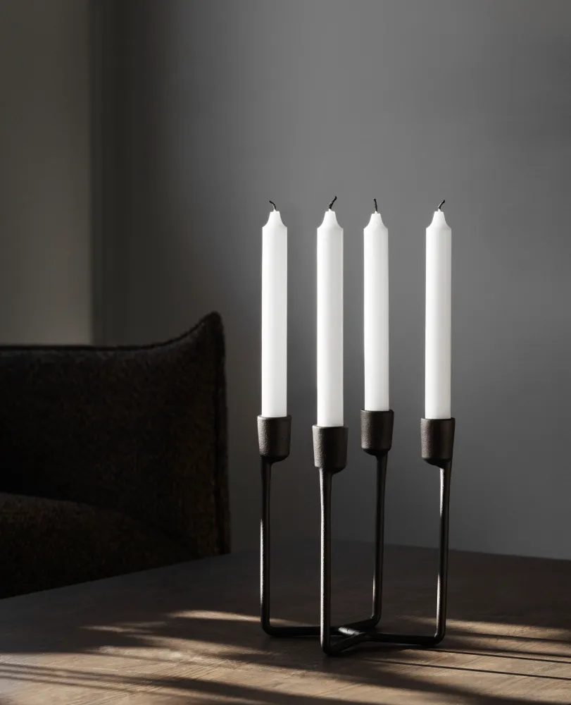 Świecznik czteroramienny HEIMA CANDLESTICK czarne żeliwo