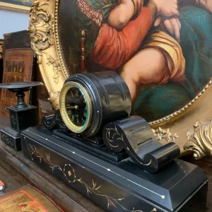 Zegar kominkowy J. Dusart ze świecznikami, czarny kamień